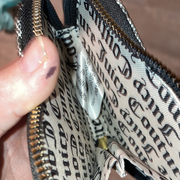 Juicy couture, heart shaped wristlet 💜🧡❤️🖤🤍💛 - Picture 6 of 7